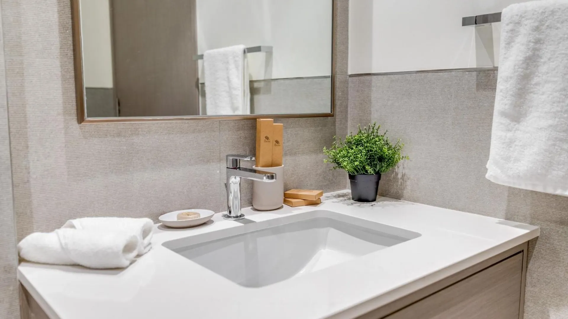 Grande Signature Residence - 2Br Modern Luxury Dubai 0*,  United Arab Emirates