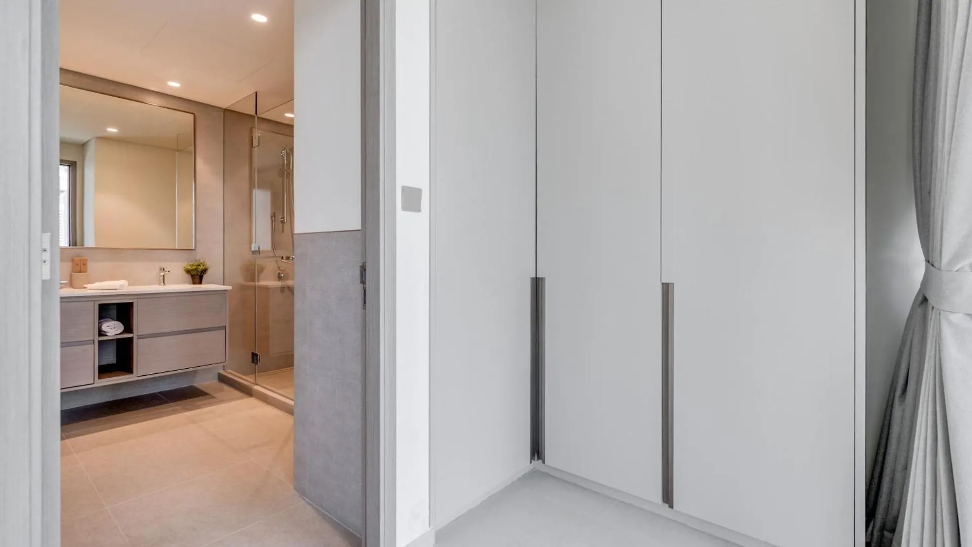 Grande Signature Residence - 2Br Modern Luxury Dubai Apartment